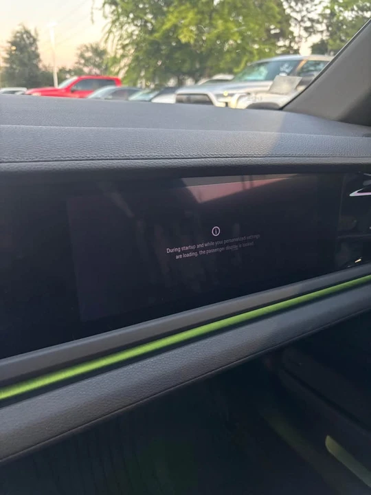 2025 Porsche 976 Panamera - Image 17 of 17