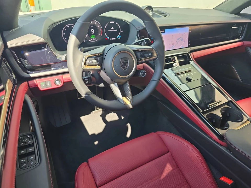 2025 Porsche 976 Panamera Turbo - Image 4 of 4