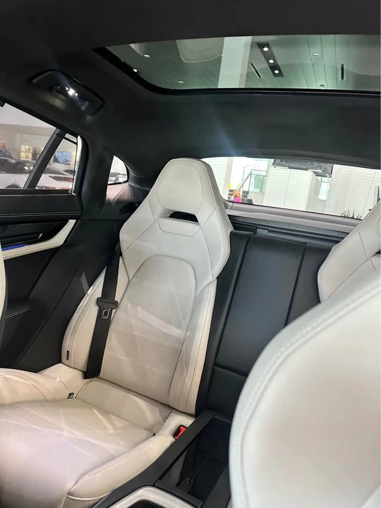 2025 Porsche 976 Panamera Turbo - Image 8 of 11