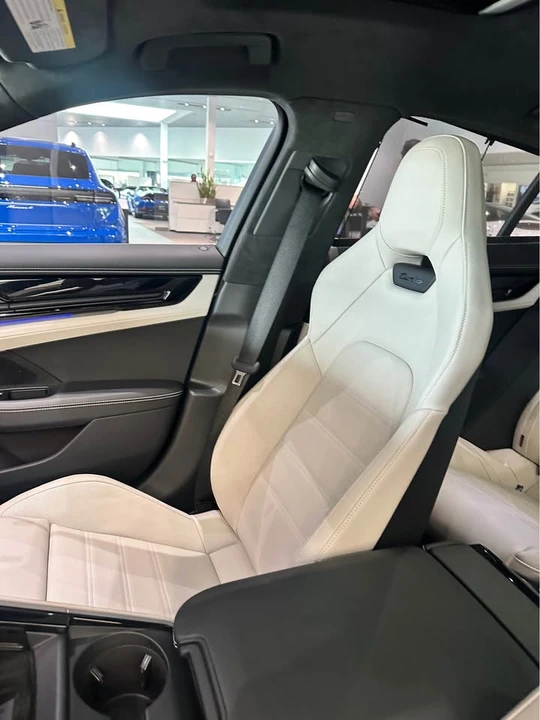 2025 Porsche 976 Panamera Turbo - Image 7 of 11