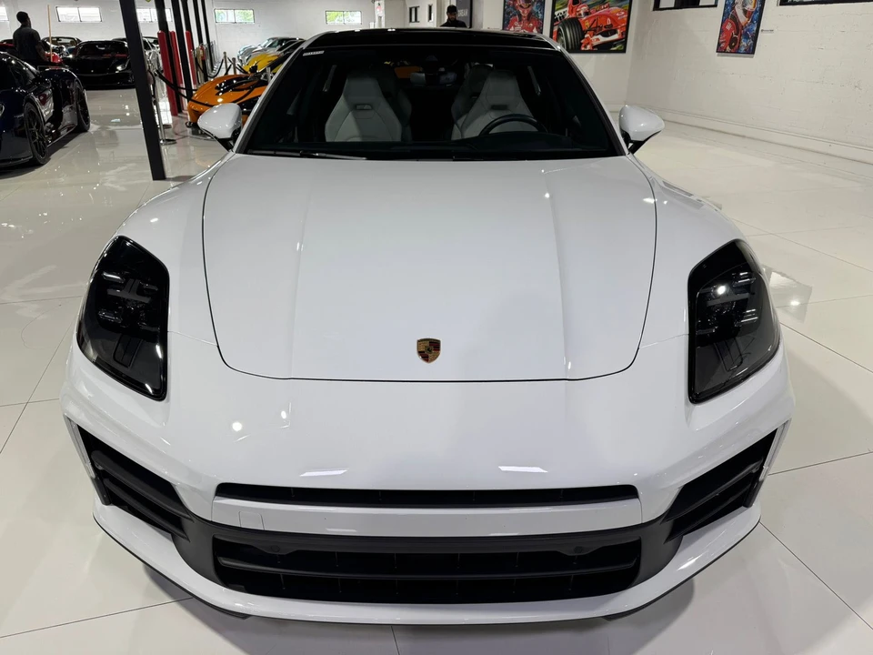 2025 Porsche 976 Panamera - Image 2 of 12