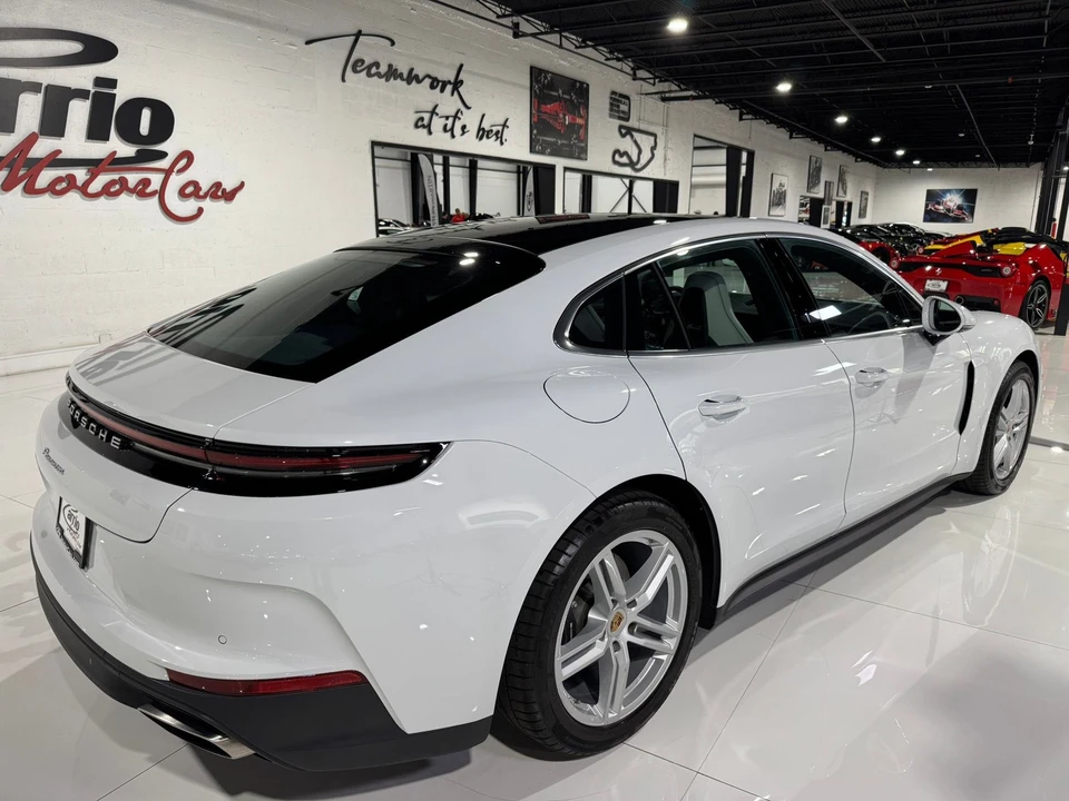 2025 Porsche 976 Panamera - Image 7 of 12