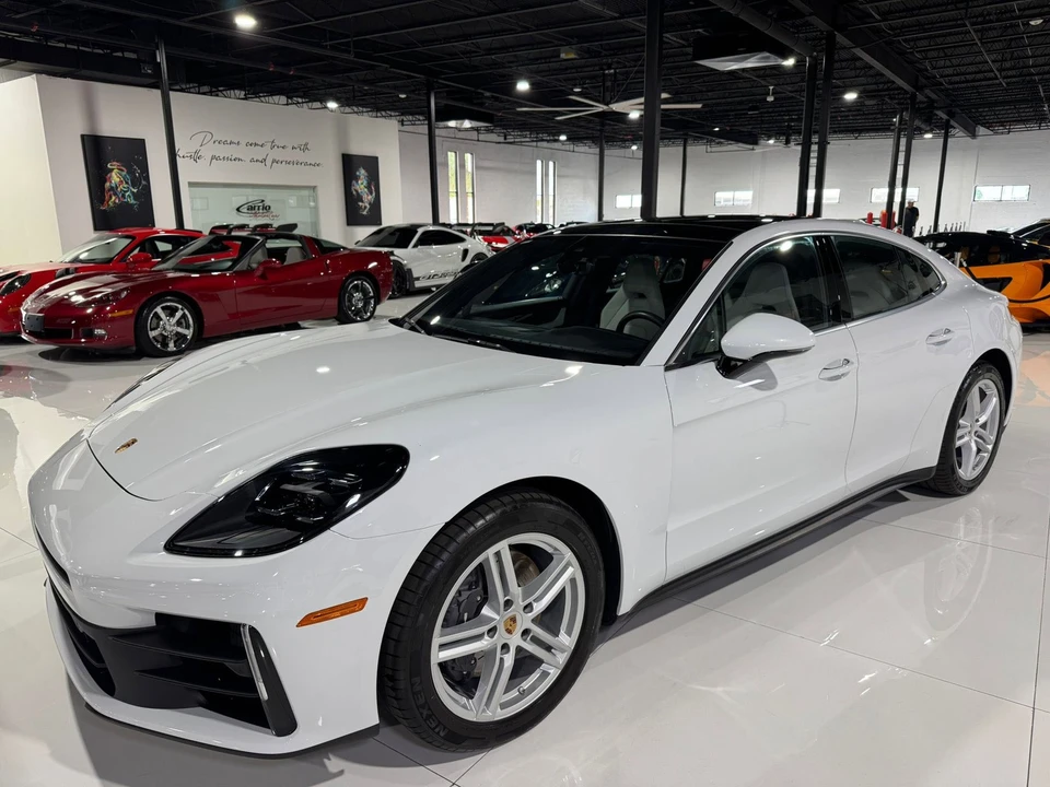 2025 Porsche 976 Panamera - Image 3 of 12