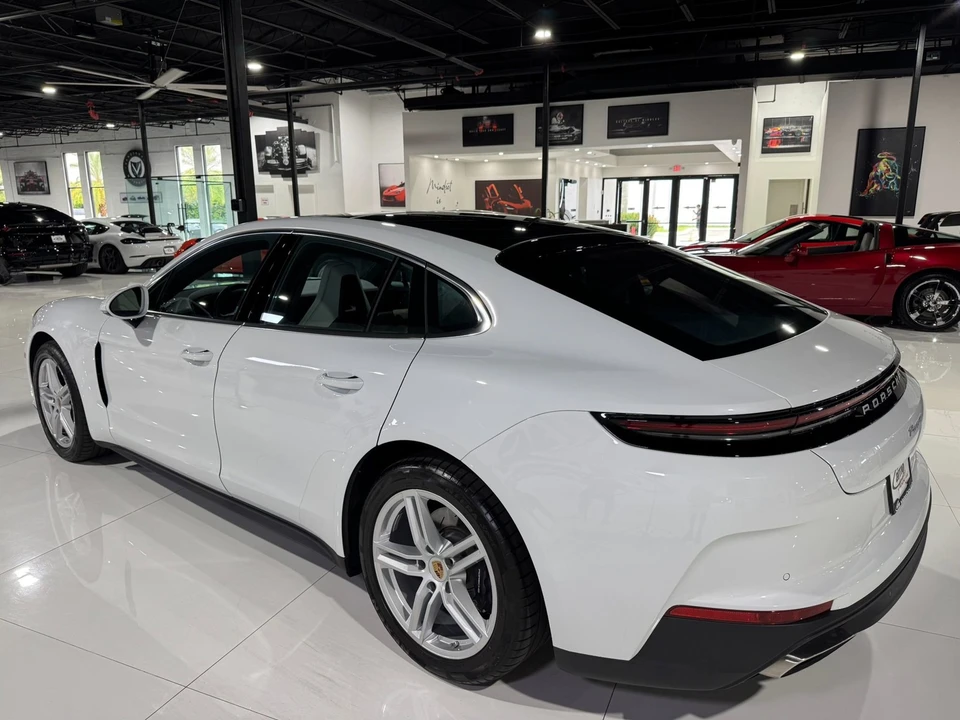 2025 Porsche 976 Panamera - Image 5 of 12