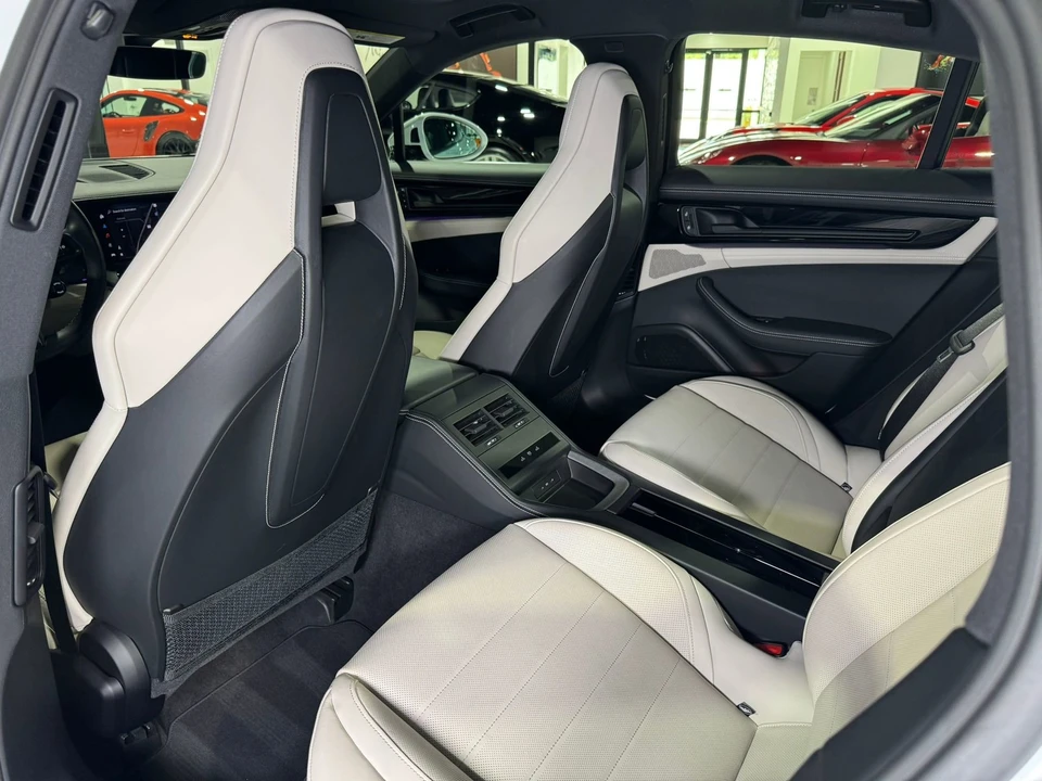 2025 Porsche 976 Panamera - Image 11 of 12