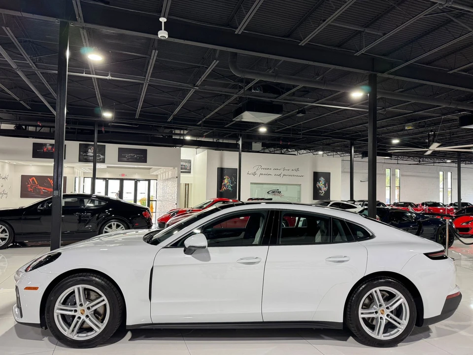 2025 Porsche 976 Panamera - Image 4 of 12
