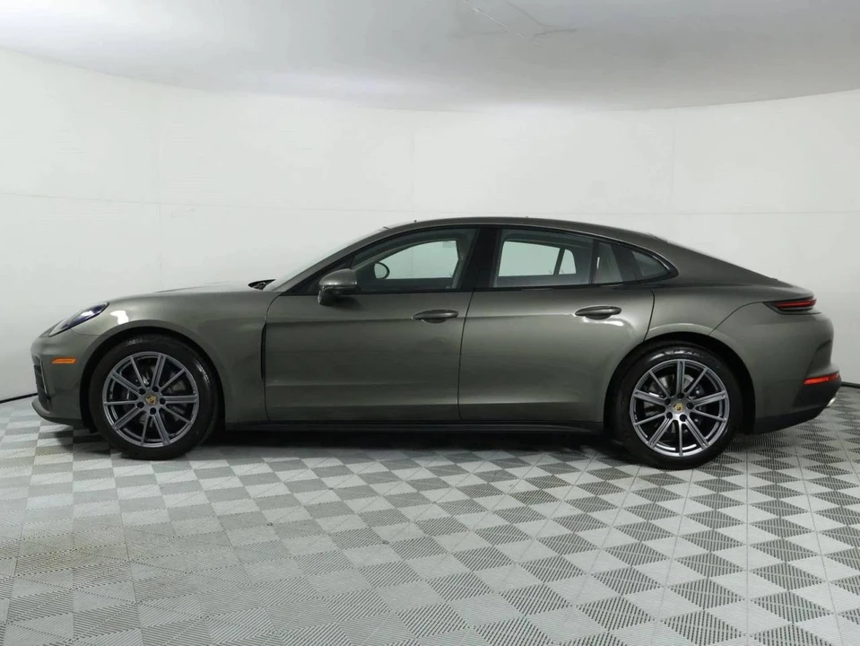 2025 Porsche 976 Panamera - Image 2 of 5