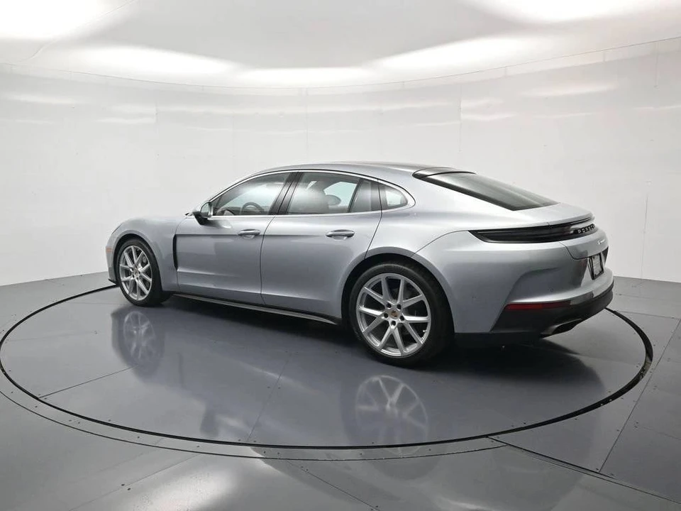 2025 Porsche 976 Panamera - Image 3 of 5