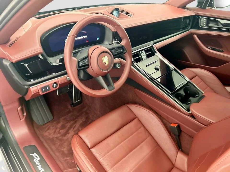 2025 Porsche 976 Panamera - Image 4 of 5