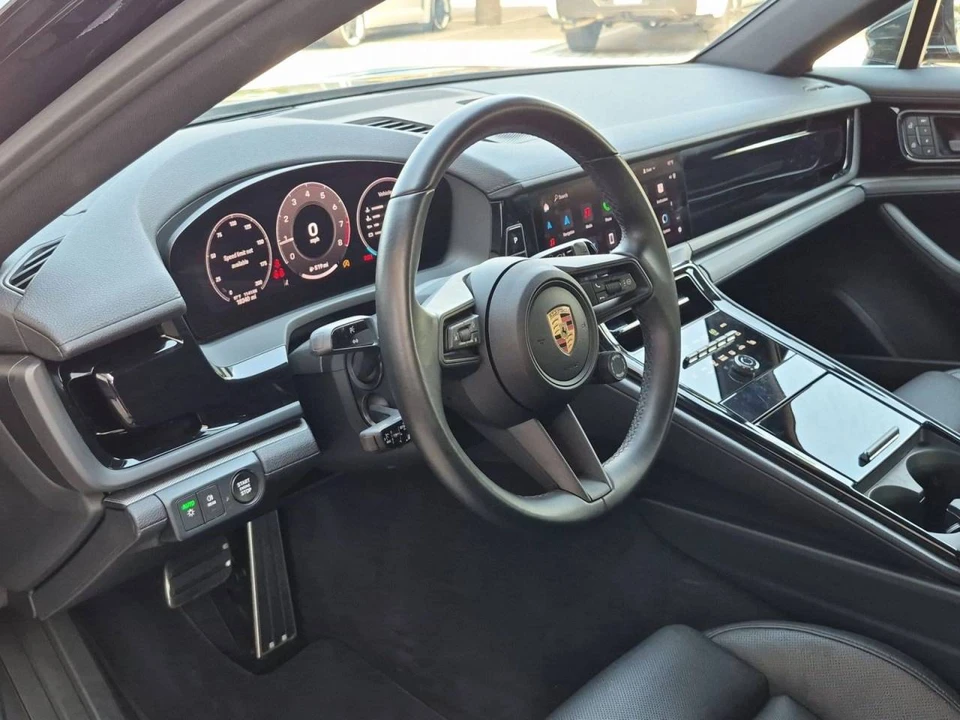 2025 Porsche 976 Panamera - Image 4 of 4