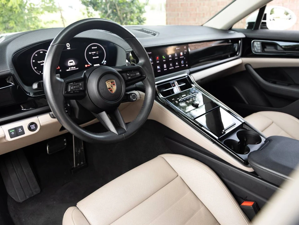 2025 Porsche 976 Panamera - Image 4 of 5
