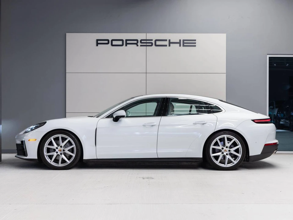 2025 Porsche 976 Panamera - Image 2 of 5