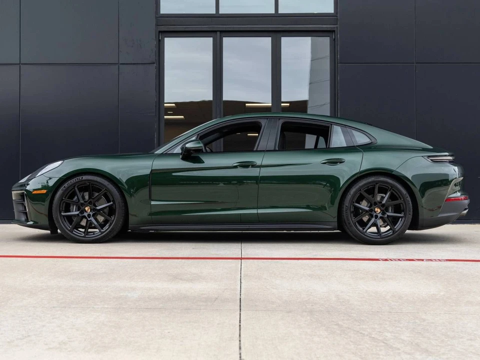 2025 Porsche 976 Panamera - Image 2 of 4