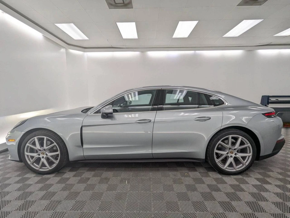2025 Porsche 976 Panamera - Image 2 of 5
