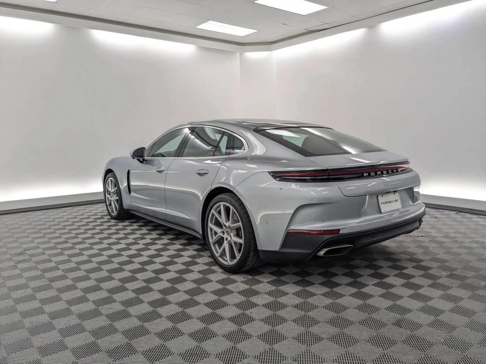 2025 Porsche 976 Panamera - Image 3 of 5