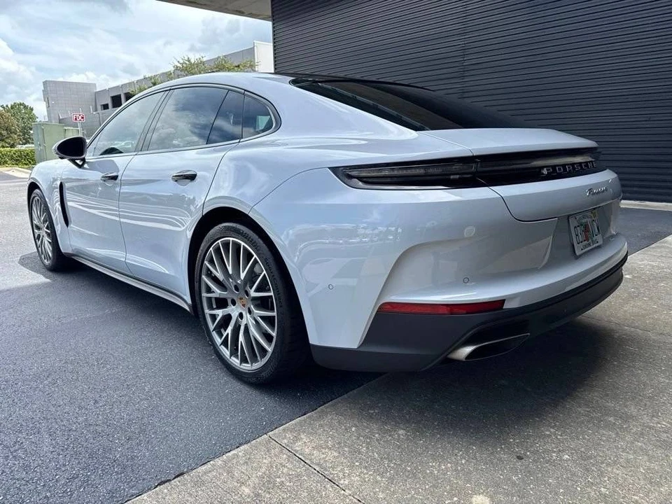 2025 Porsche 976 Panamera - Image 4 of 4