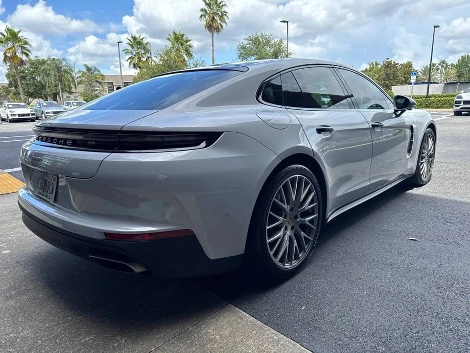 2025 Porsche 976 Panamera - Image 3 of 4
