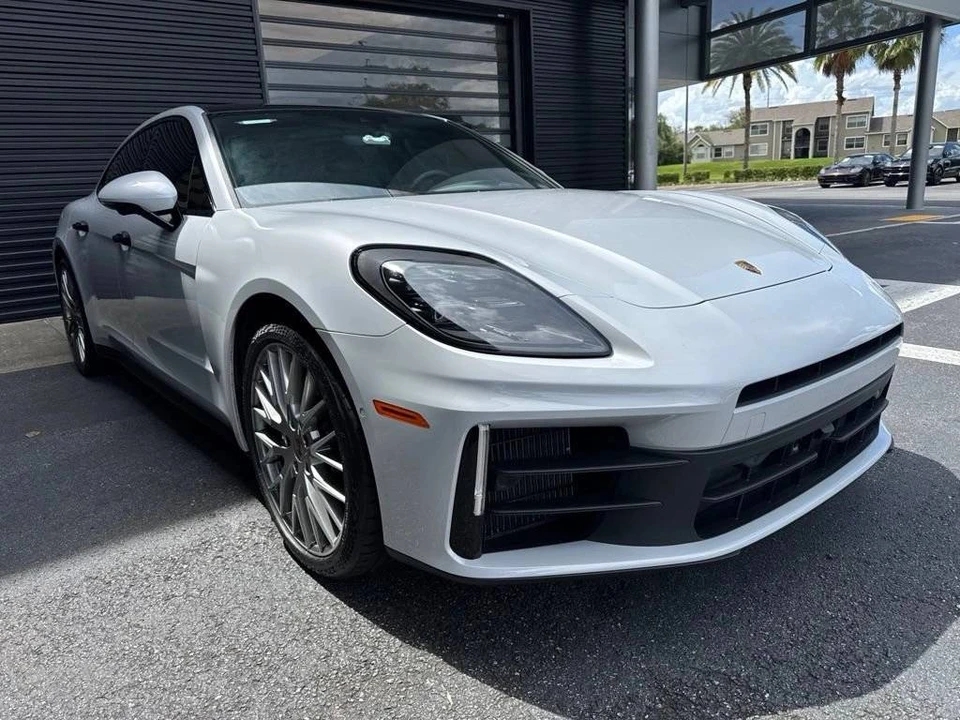 2025 Porsche 976 Panamera - Image 2 of 4