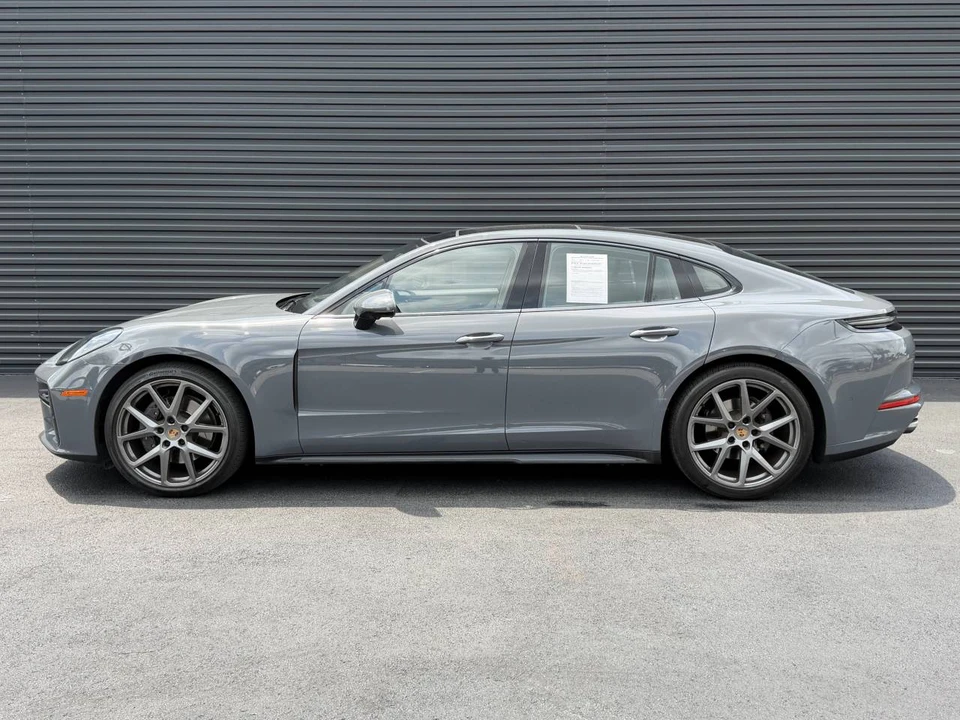 2025 Porsche 976 Panamera - Image 2 of 5