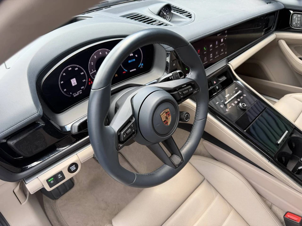2025 Porsche 976 Panamera - Image 4 of 5