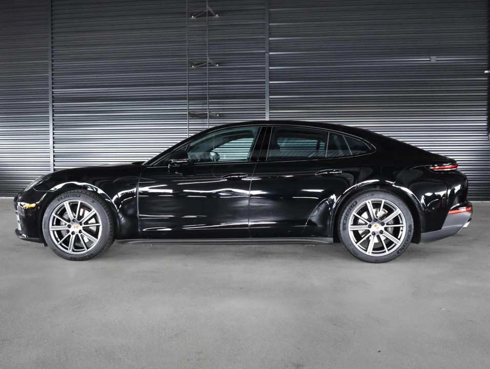 2025 Porsche 976 Panamera - Image 2 of 5