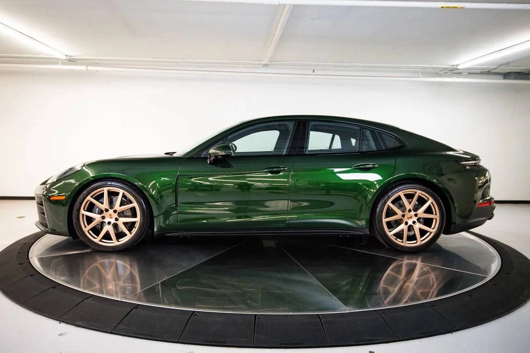 2025 Porsche 976 Panamera - Image 2 of 4