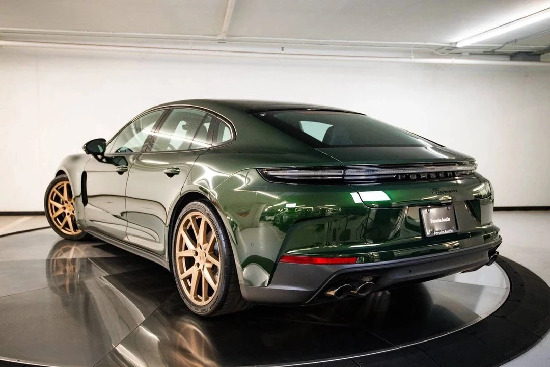 2025 Porsche 976 Panamera - Image 3 of 4