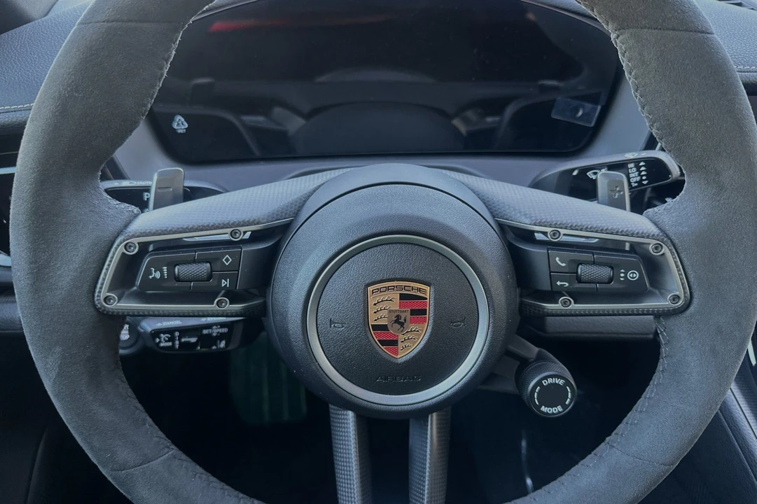 2025 Porsche 976 Panamera - Image 29 of 31