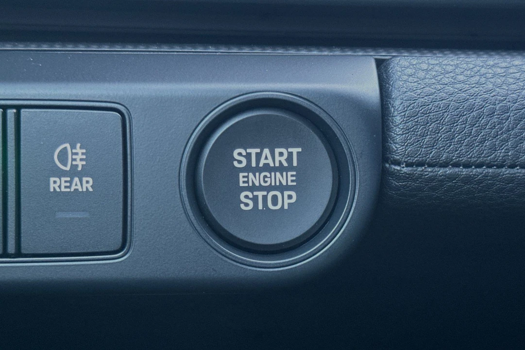 2025 Porsche 976 Panamera - Image 28 of 31
