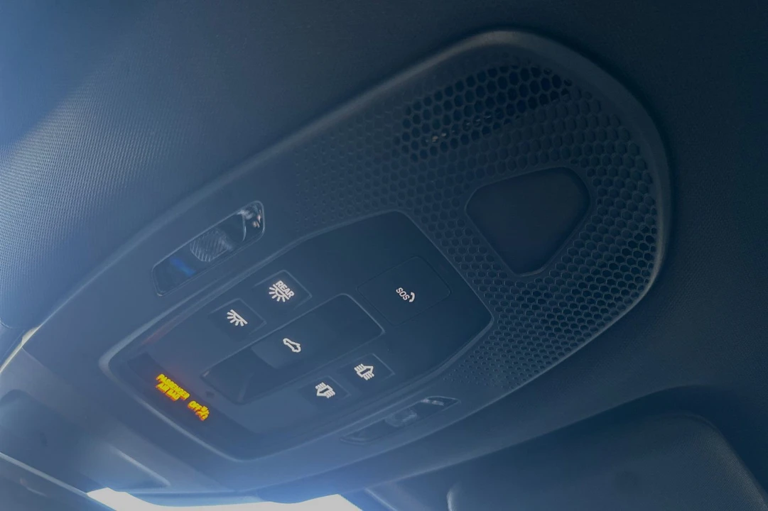 2025 Porsche 976 Panamera - Image 20 of 31