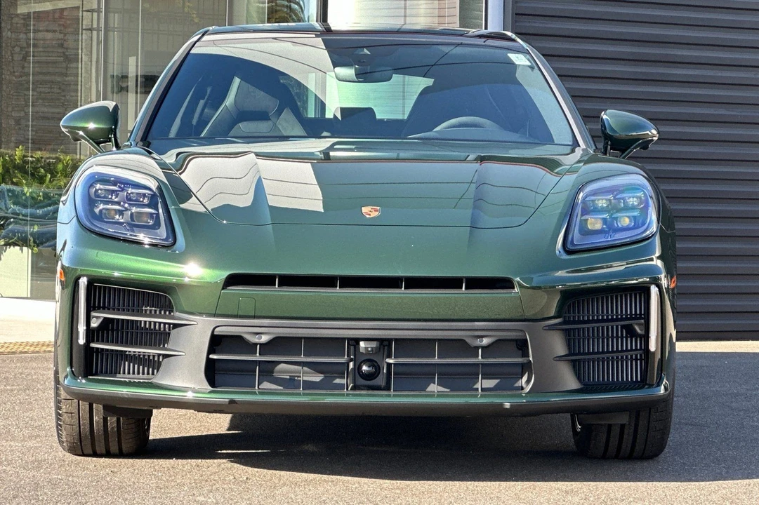 2025 Porsche 976 Panamera - Image 11 of 31