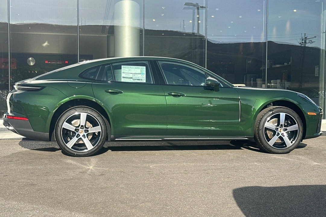 2025 Porsche 976 Panamera - Image 9 of 31