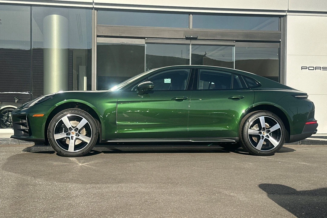2025 Porsche 976 Panamera - Image 2 of 31