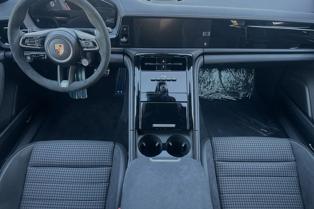 2025 Porsche 976 Panamera - Image 6 of 31