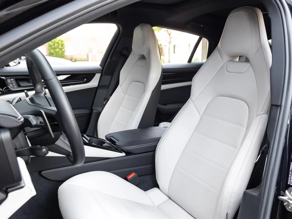 2025 Porsche 976 Panamera - Image 5 of 5