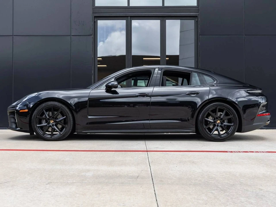 2025 Porsche 976 Panamera - Image 2 of 5