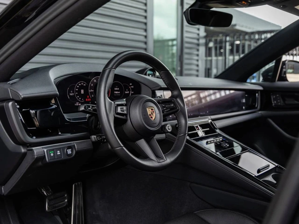 2025 Porsche 976 Panamera - Image 4 of 5