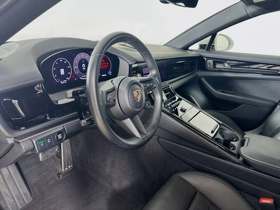 2025 Porsche 976 Panamera - Image 4 of 5