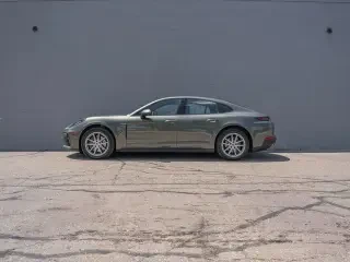 2025 Porsche 976 Panamera - Image 13 of 31