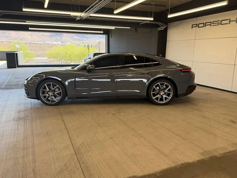 2025 Porsche 976 Panamera - Image 2 of 4