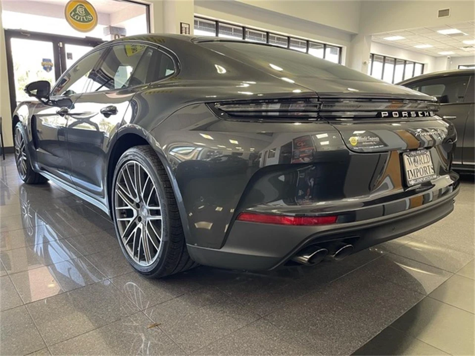 2025 Porsche 976 Panamera - Image 3 of 31
