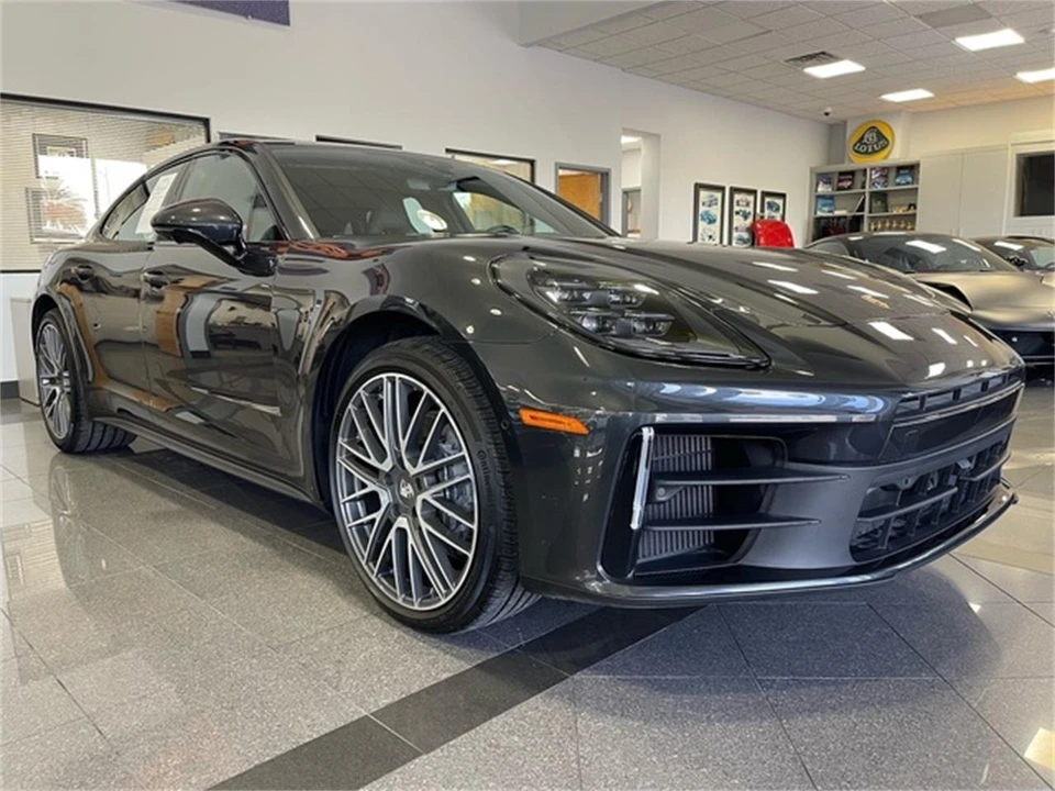 2025 Porsche 976 Panamera - Image 7 of 31