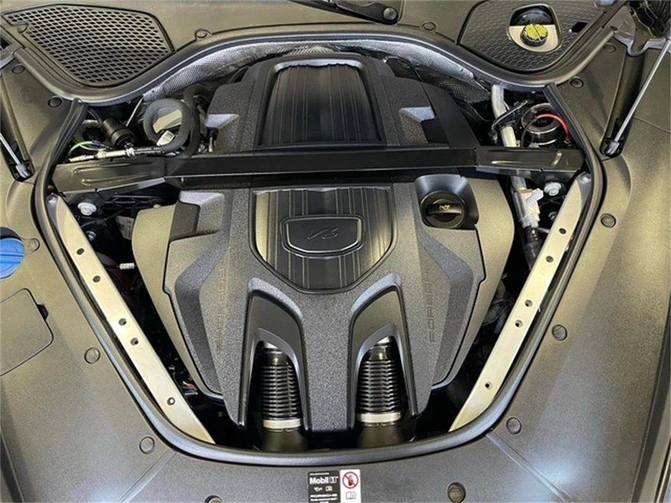 2025 Porsche 976 Panamera - Image 19 of 31