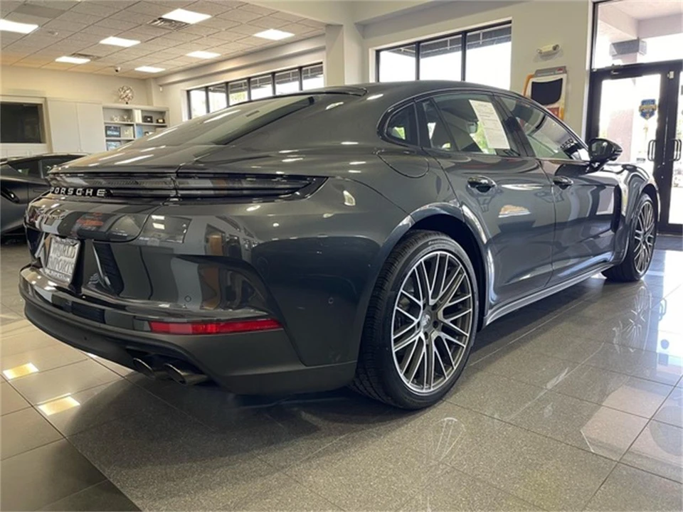 2025 Porsche 976 Panamera - Image 5 of 31
