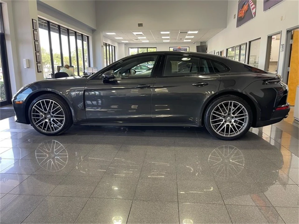 2025 Porsche 976 Panamera - Image 2 of 31