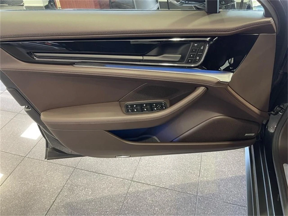 2025 Porsche 976 Panamera - Image 22 of 31