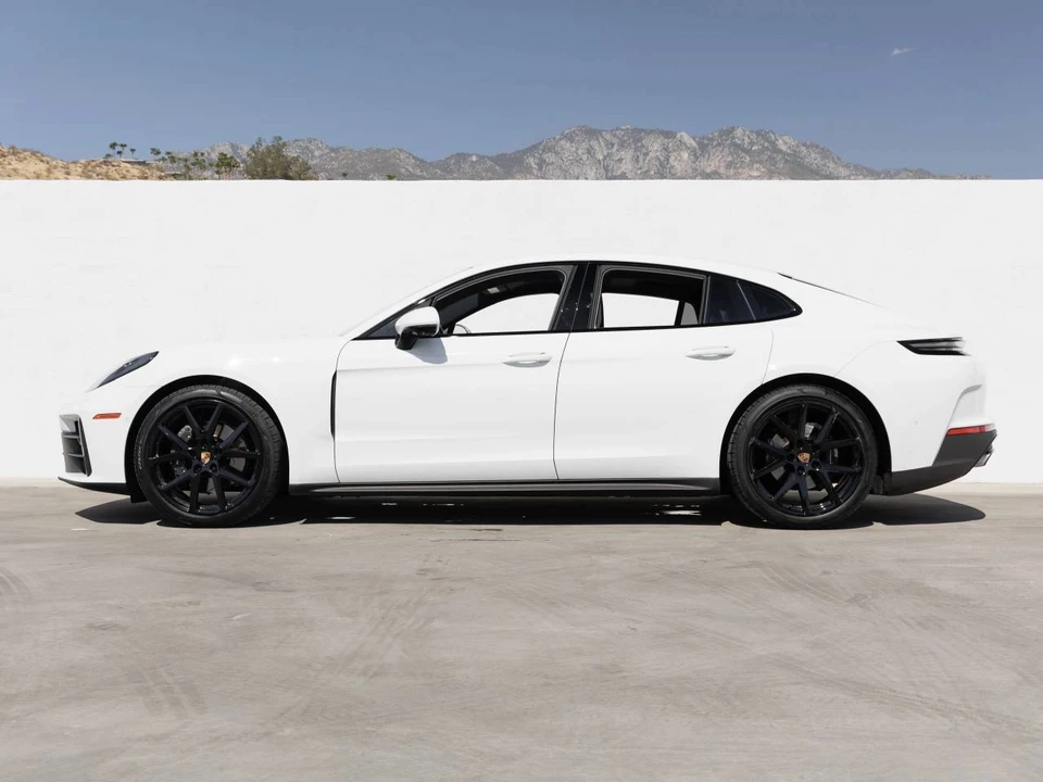2025 Porsche 976 Panamera - Image 2 of 5