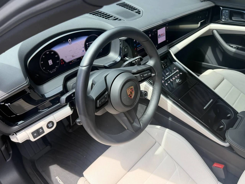 2025 Porsche Panamera - Image 4 of 5