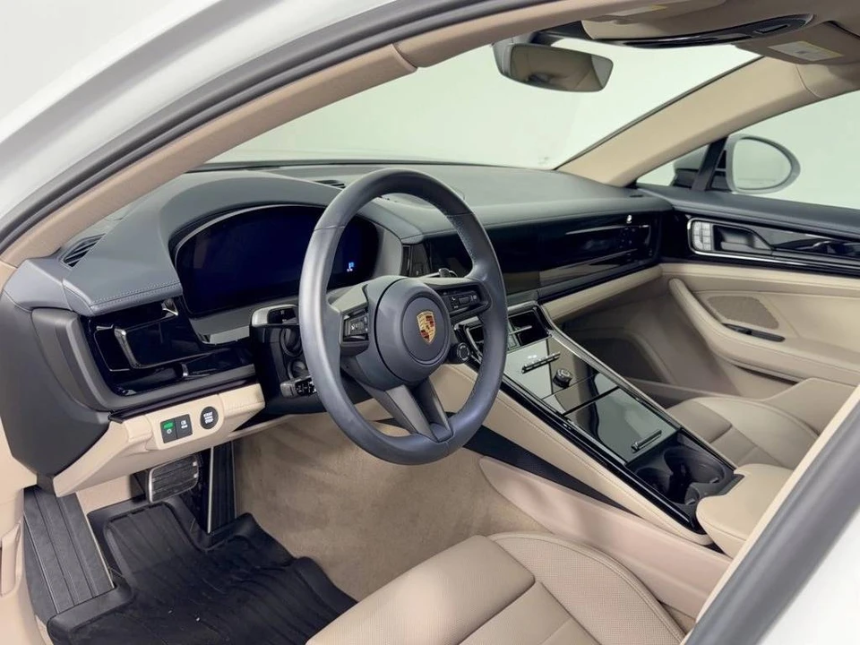 2025 Porsche 976 Panamera - Image 4 of 4