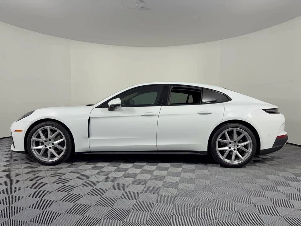 2025 Porsche 976 Panamera - Image 2 of 4